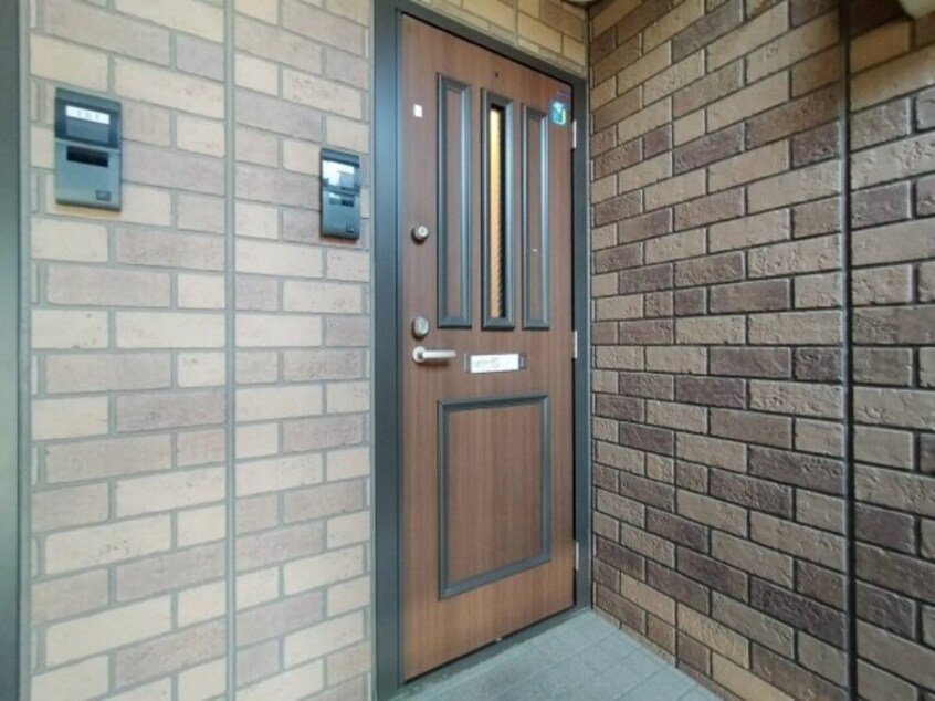 玄関前 イーストヒルズ 参番館