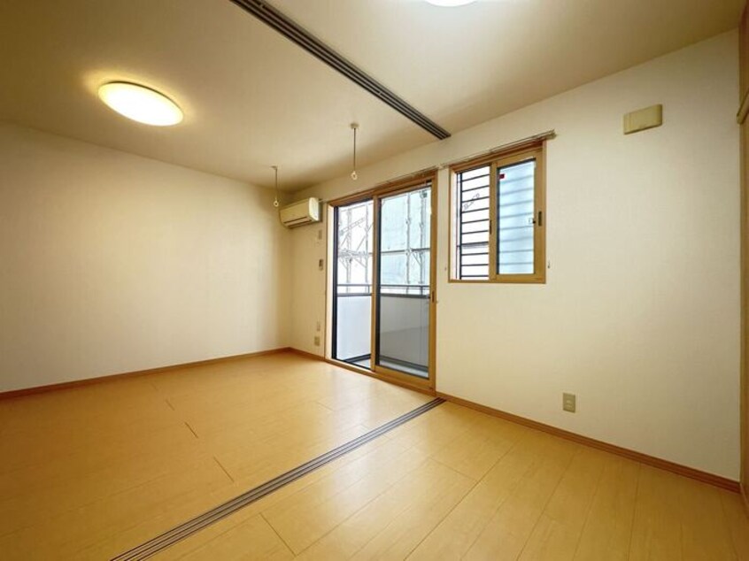 洋室 アヴァンギャルド