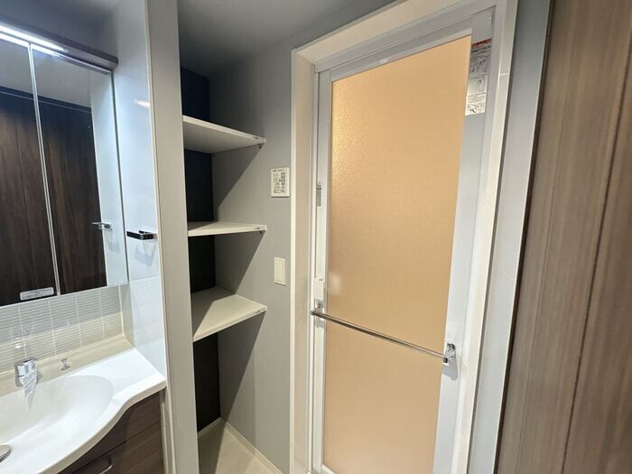 浴室の横の収納 D-GLANZ EAST