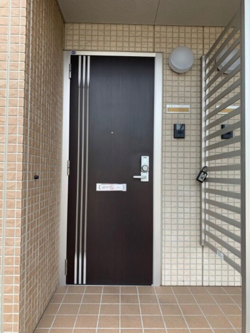 玄関前 モダンヒルズ