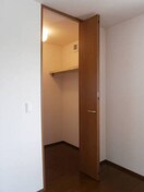 Ｂ202 北洋室･換気扇付ｸﾛｰｾﾞｯﾄ グレイスコート岡本 Ｂ