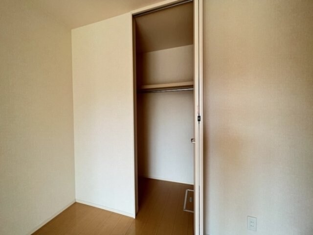 洋室・収納 クレセント