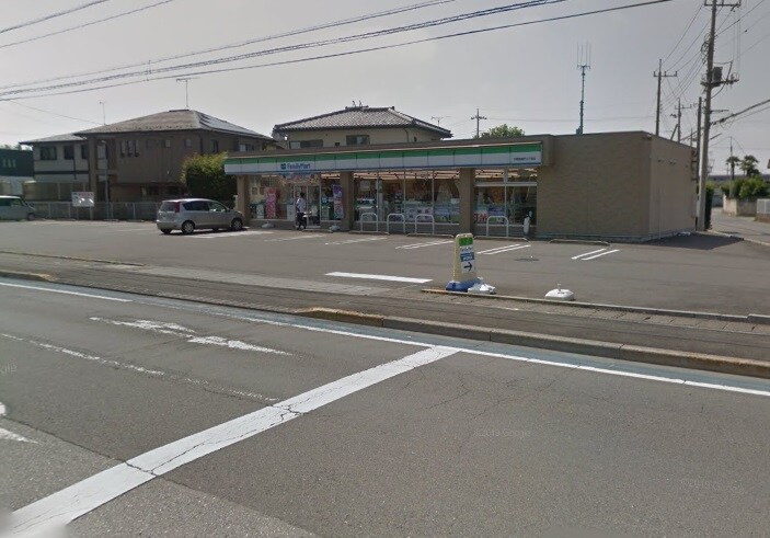 ファミリーマート 宇都宮越戸三丁目店(コンビニ)まで645m モダンコート・ウエルネス