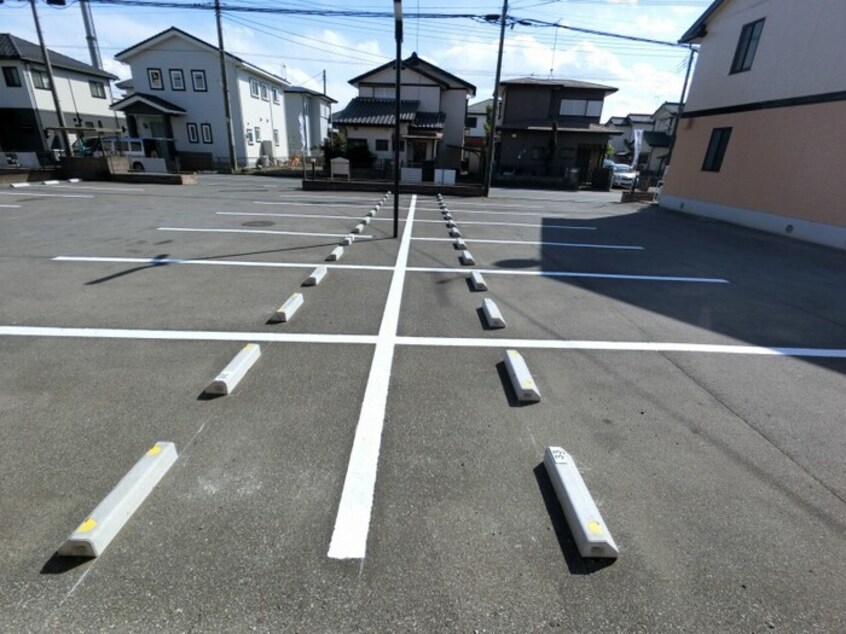 駐車場 イノセントワールド 六番館