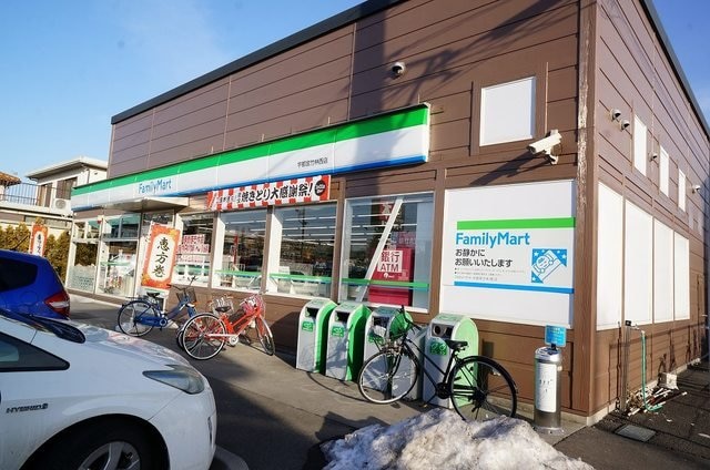 ファミリーマート宇都宮竹林西店まで650m エスニックハウスＡ棟