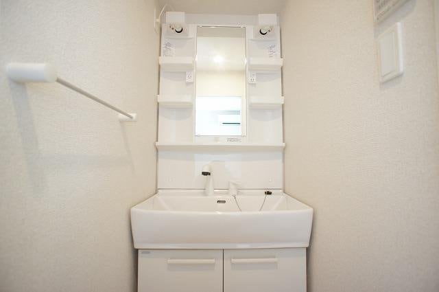  アルベール平松