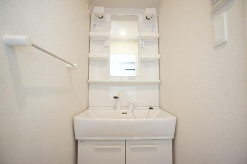  アルベール平松