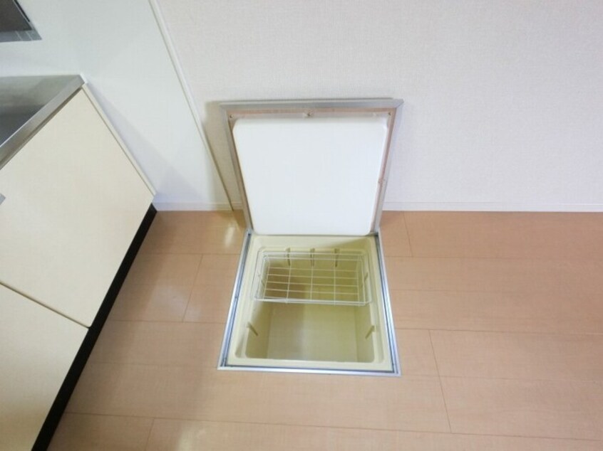 床下収納 ローズコート宮原 Ｂ