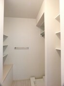 洗面所・洗濯機置き場と収納棚 クレインⅠ