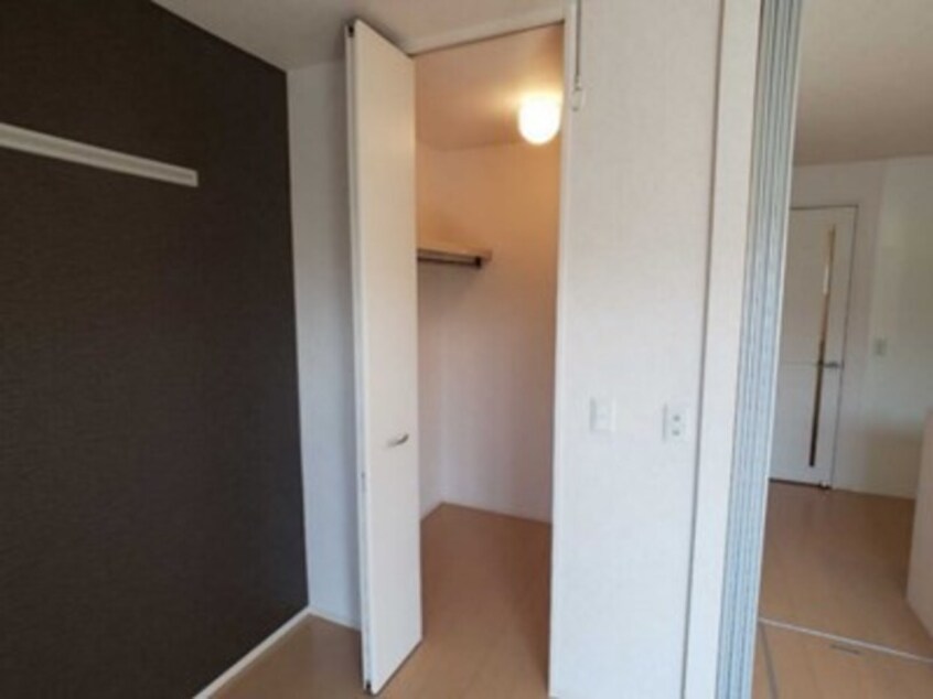 ウォークインクローゼット ルミエール陽南