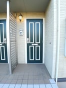 玄関前 セジュール モト Ｃ