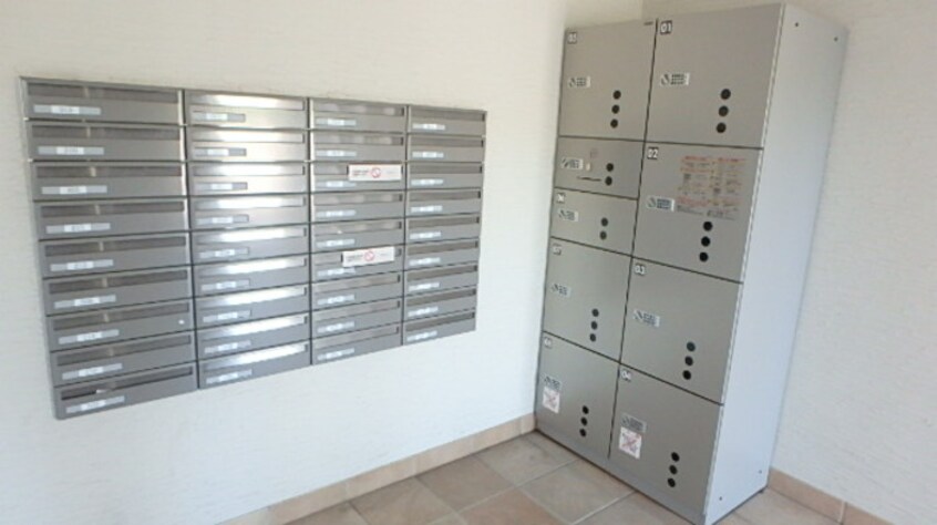 宅配ボックス付きです ジュールフェリエ