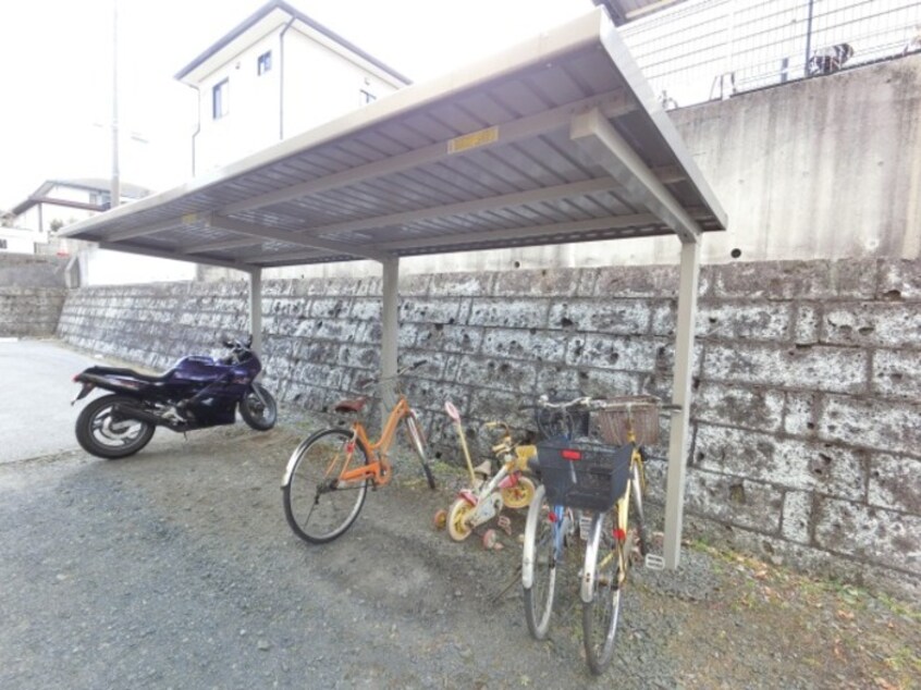 駐輪場 ラスリーズ