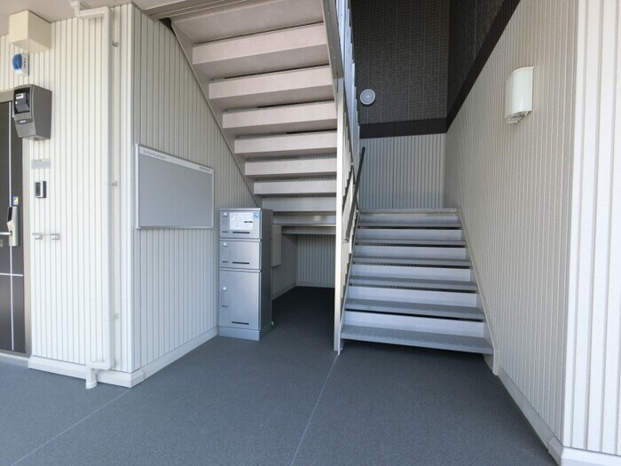 ロビーには宅配ボックスが有ります ヴァイアＥ