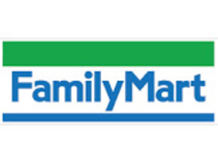 ファミリーマート高松太田店(コンビニ)まで933m クリスタルパレス