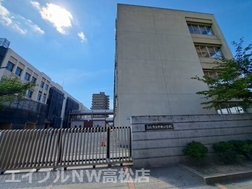 高松市立太田中学校(中学校/中等教育学校)まで317m ウェルホワイト