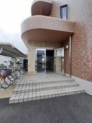 エントランス エスティガーデン