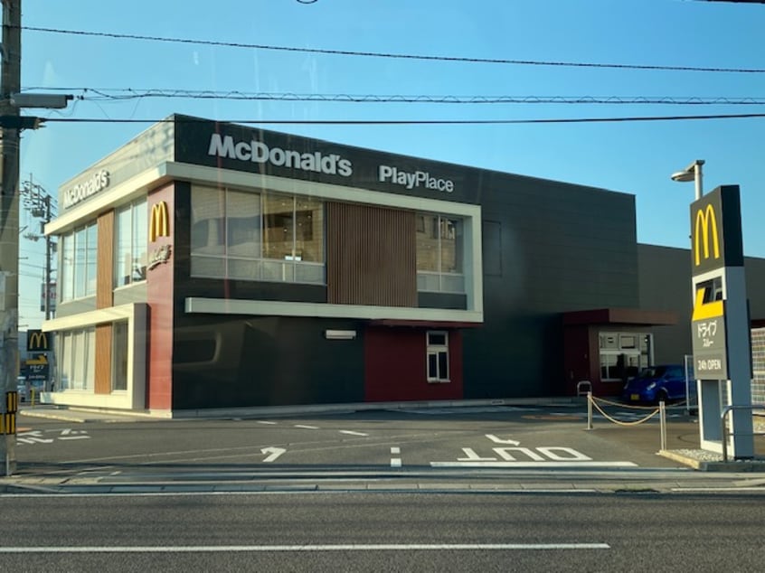 マクドナルド香西店(ファストフード)まで775m リヴァード・プレッソⅠ