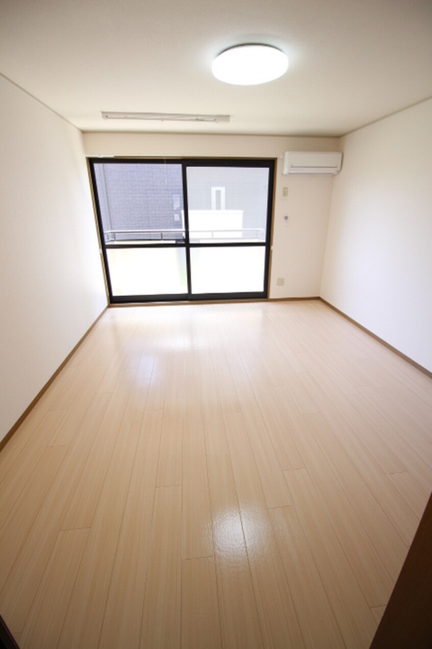 洋室10帖 クレスト木太 B棟