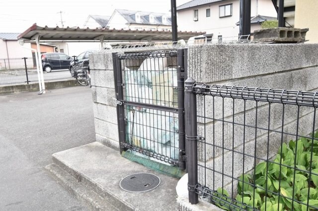 ごみ庫 クレスト木太 B棟