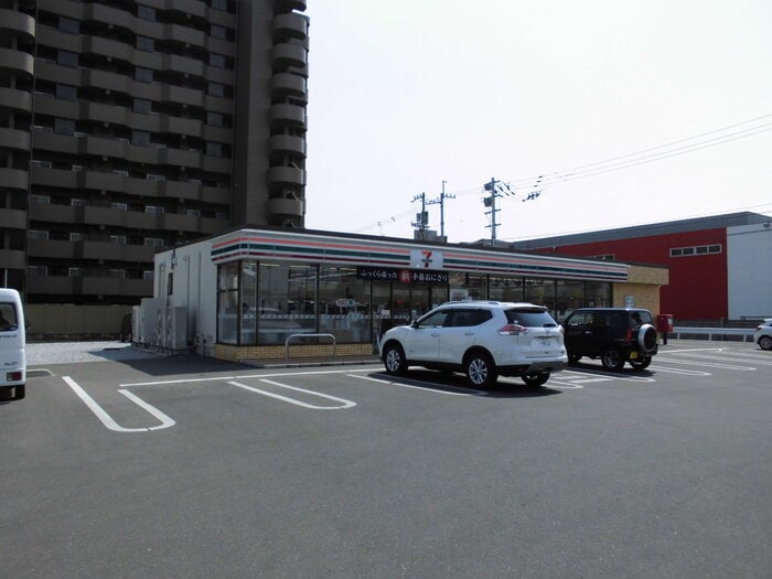 セブンイレブン木太店（732ｍ） クレスト木太 B棟