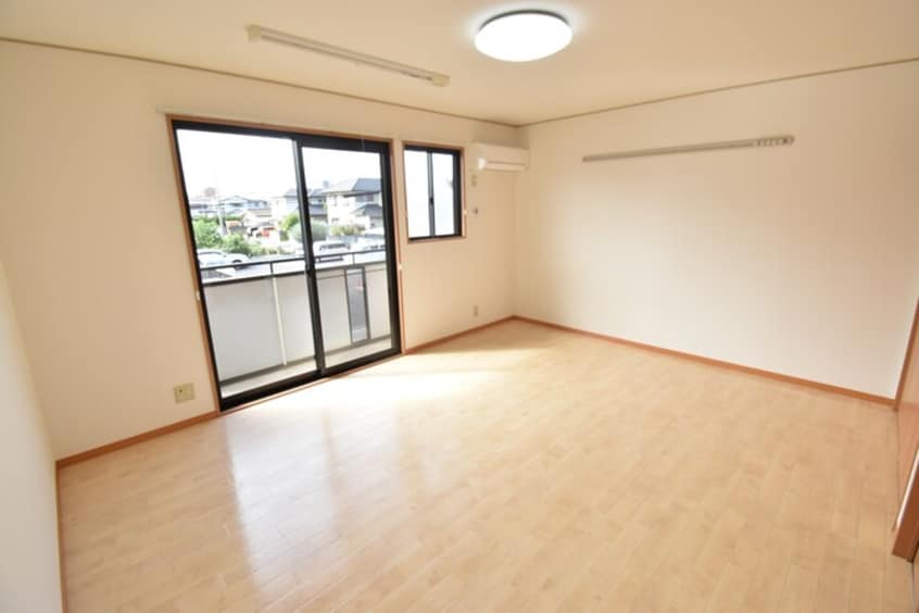 洋室１０帖 ヴィーア ジラソーレ B棟