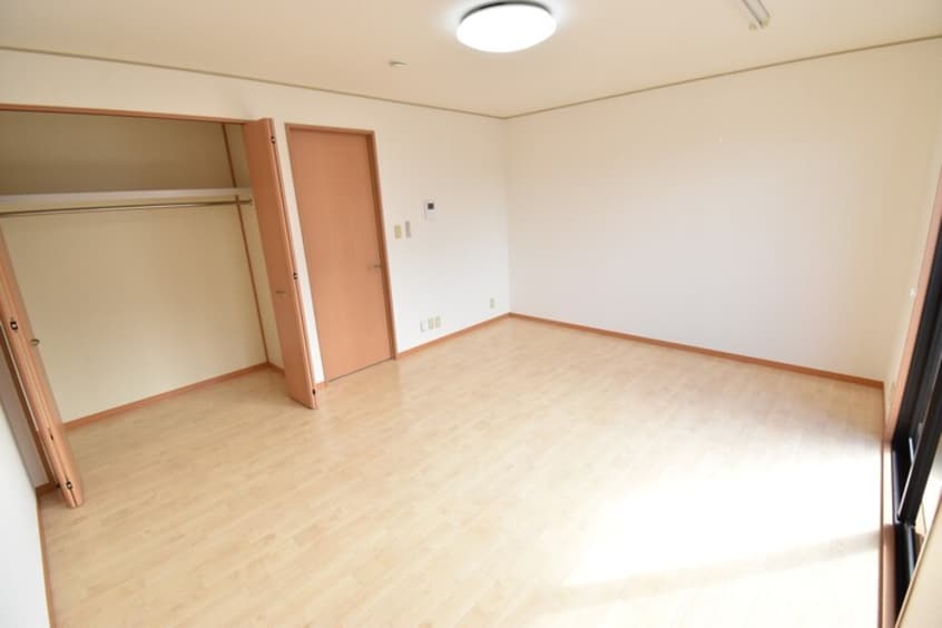 洋室１０帖 ヴィーア ジラソーレ B棟