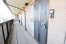 共用廊下 ヴィーア ジラソーレ B棟