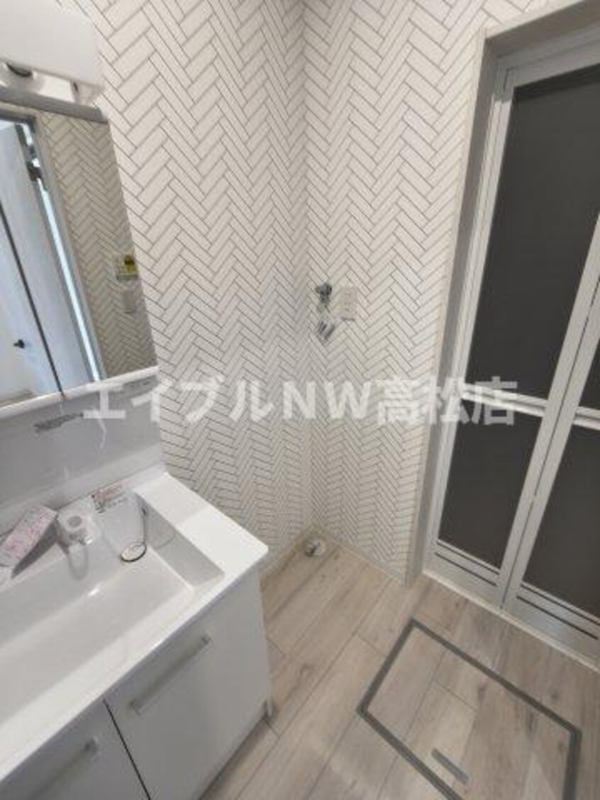  ＬＵＭＩＥＬＥ仏生山