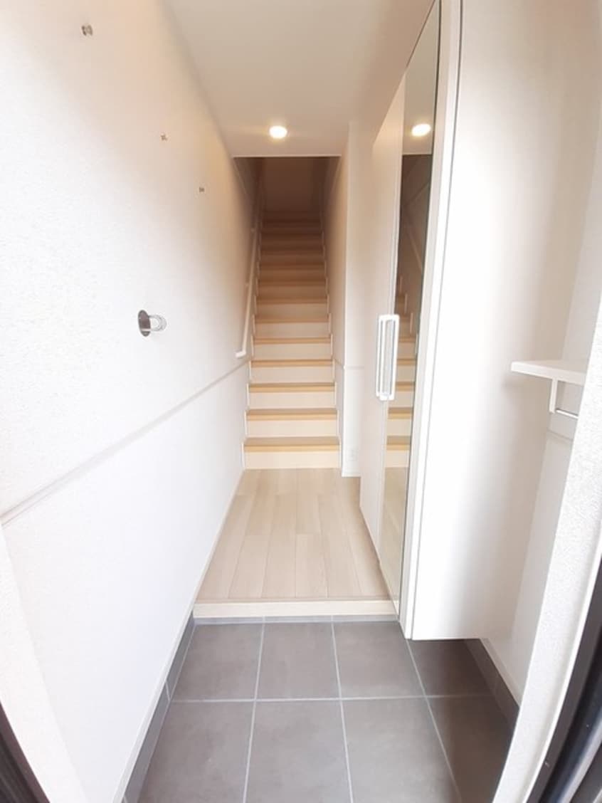 玄関 ルルディ　モトヤマＢ