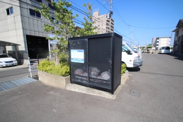 敷地内ゴミ庫 グランシャトーⅡ