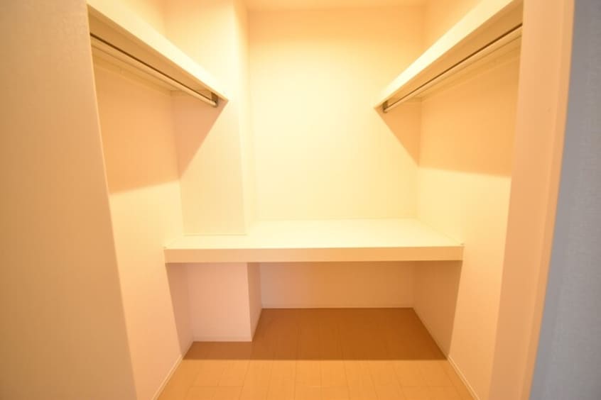 ウォークインクローゼット フェルマータ B棟