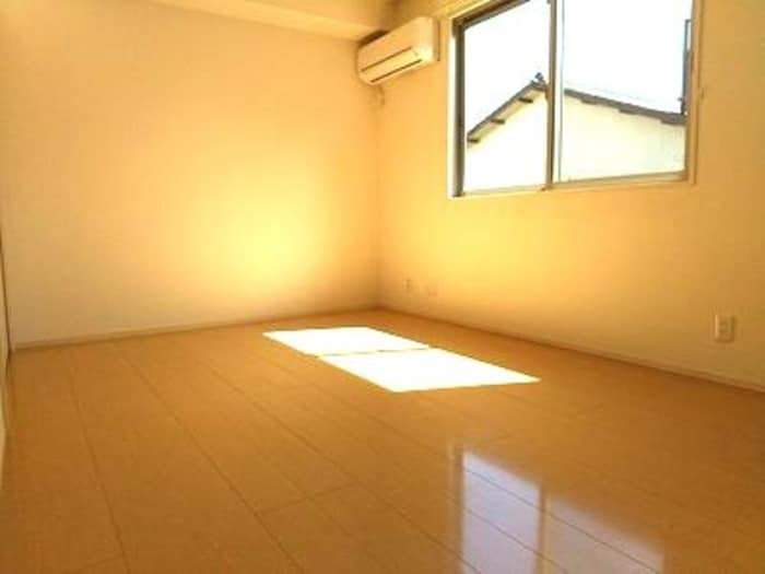 南洋室６帖 プルミ・エール C棟