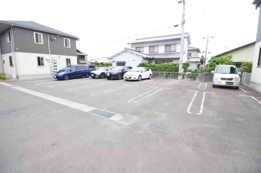 駐車場 プルミ・エール C棟