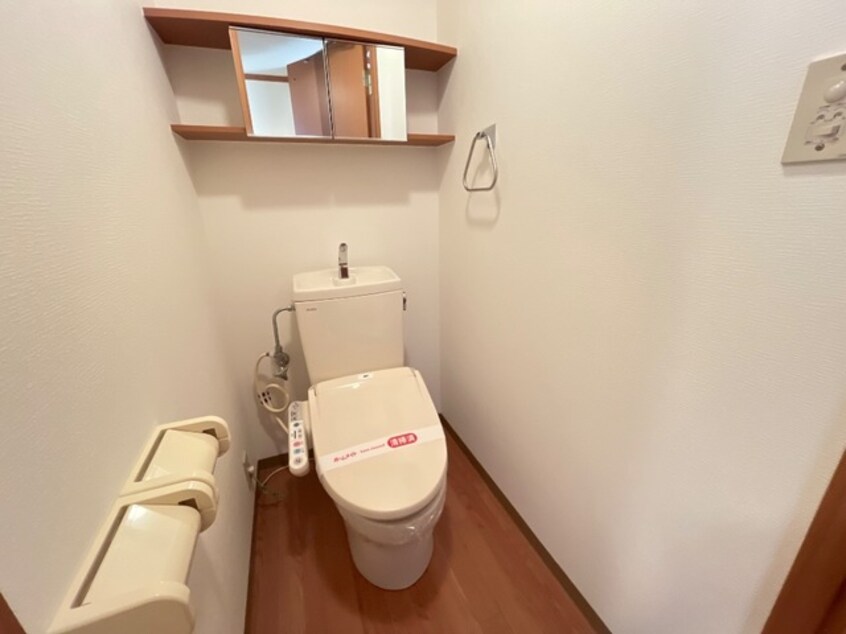 シャワー付トイレ ロイヤルコーポ中川