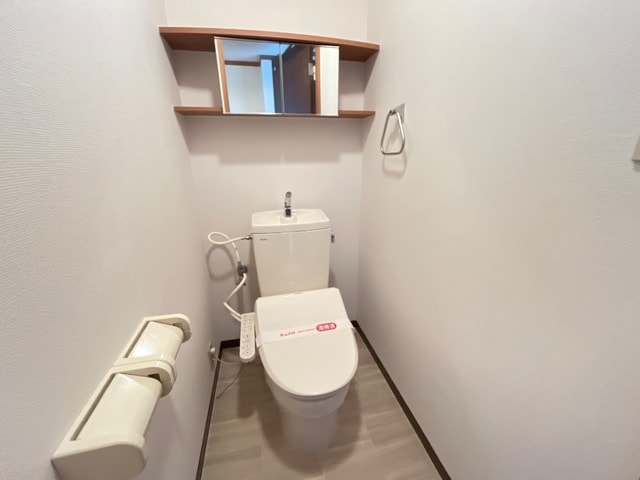 シャワー付トイレ ロイヤルコーポ中川