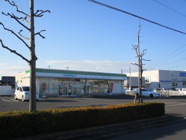 ファミリーマート 中央インター南店 0.1km クレアⅡ