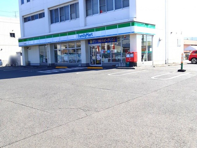 ファミリーマート 高松香西東店 0.9km キャトルセゾン Ⅰ