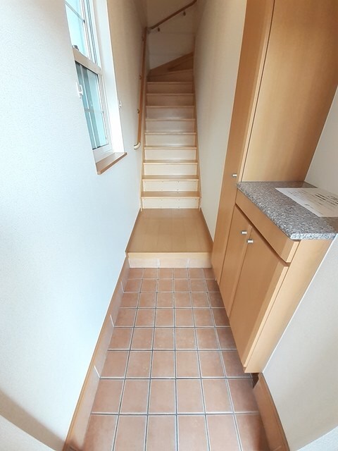 玄関 アジェルワンＢ