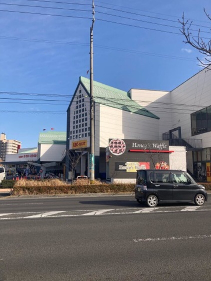 マルナカ パワーシティレインボー店 1.1km ロイヤルコーポ中川