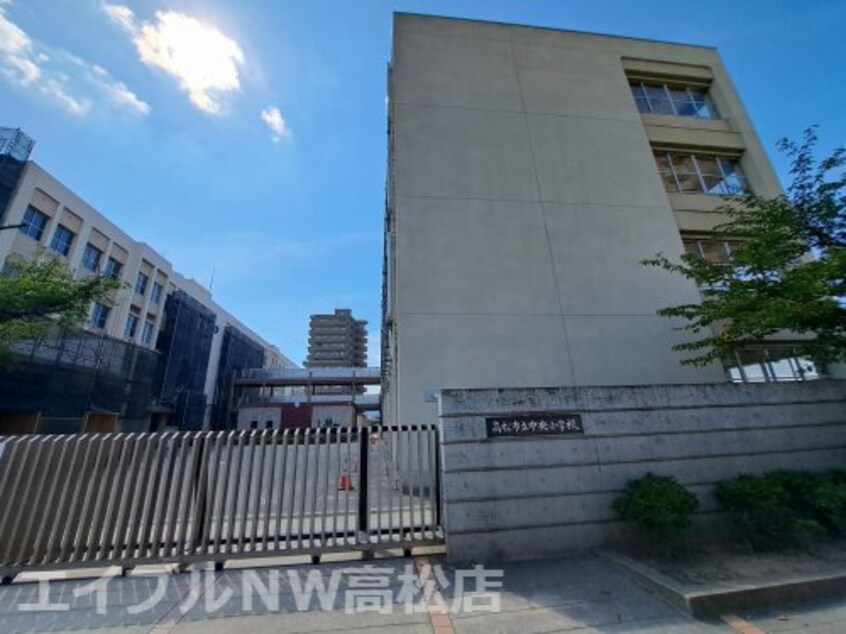 高松市立太田中学校(中学校/中等教育学校)まで291m エルディム　吉田