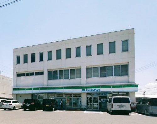 ファミリーマート(コンビニ)まで471m カサベルデ Ⅱ棟