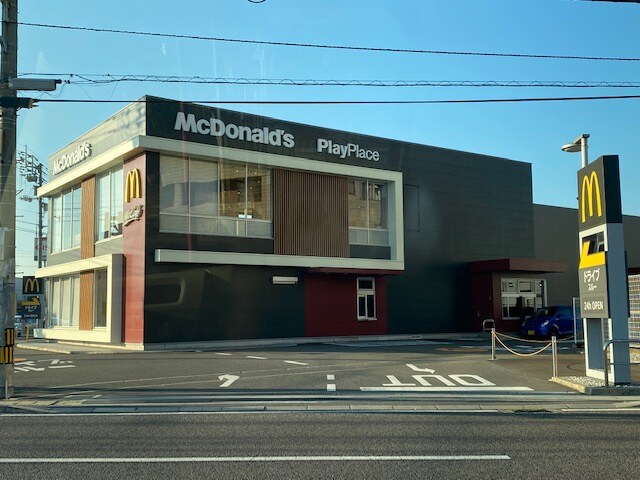 マクドナルド香西店(ファストフード)まで775m リヴァード・プレッソⅠ