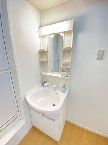  ルミエール松縄 A棟