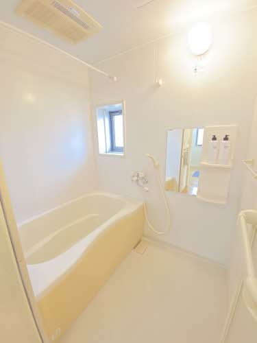  ルミエール松縄 A棟