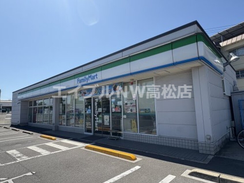 ファミリーマート 木太町八区店(コンビニ)まで875m クラール元山サウスＢ
