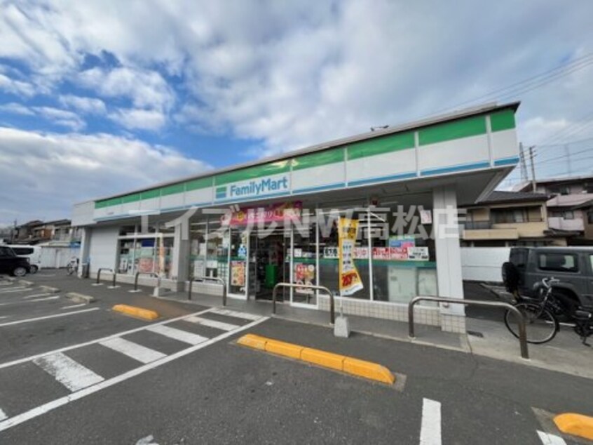 ファミリーマート 高松茜町店(コンビニ)まで817m トビアスガーデン高松