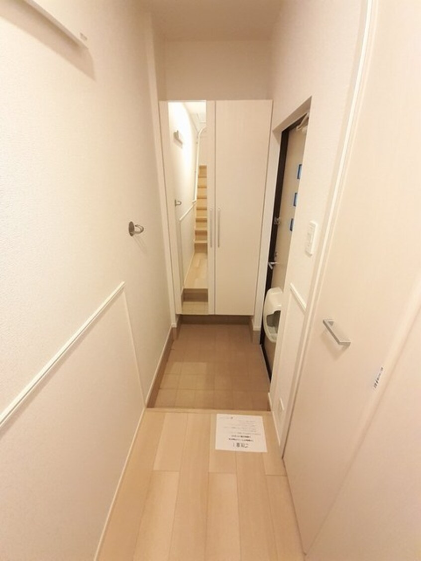 玄関 ニューマリッチ西岡