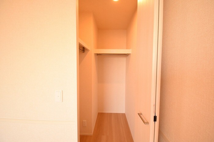 ウォークインクローゼット ラ・ソフィー B棟