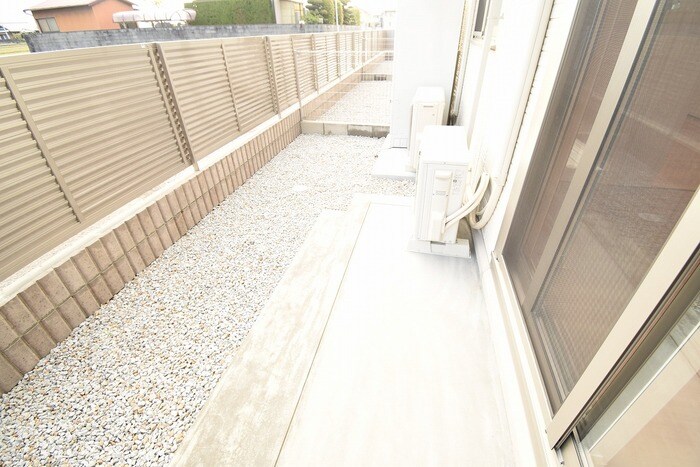 専用庭 ラ・ソフィー B棟